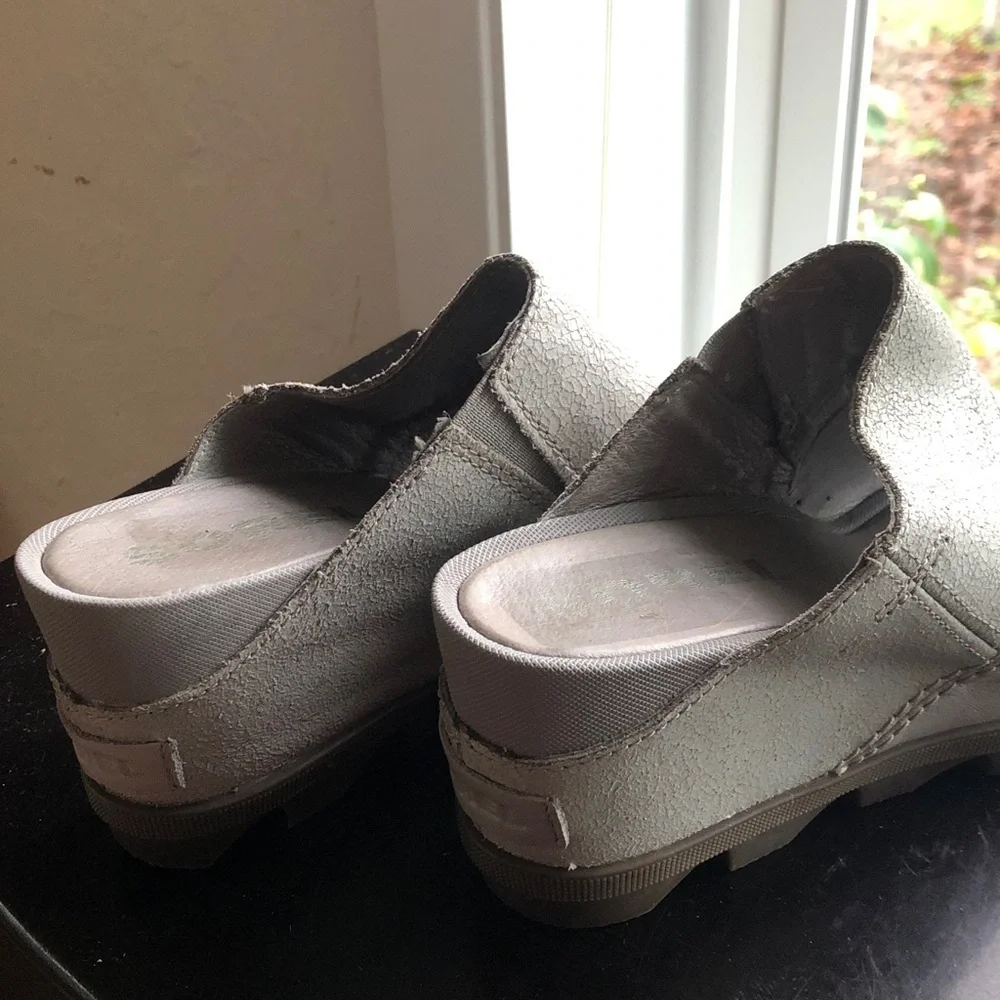 Sorel gray smooth and  leather suede slip on shoes size 8
